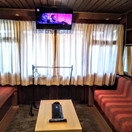 Two Rooms Rustic House - Self Check-In Bukarest Eksteriør billede