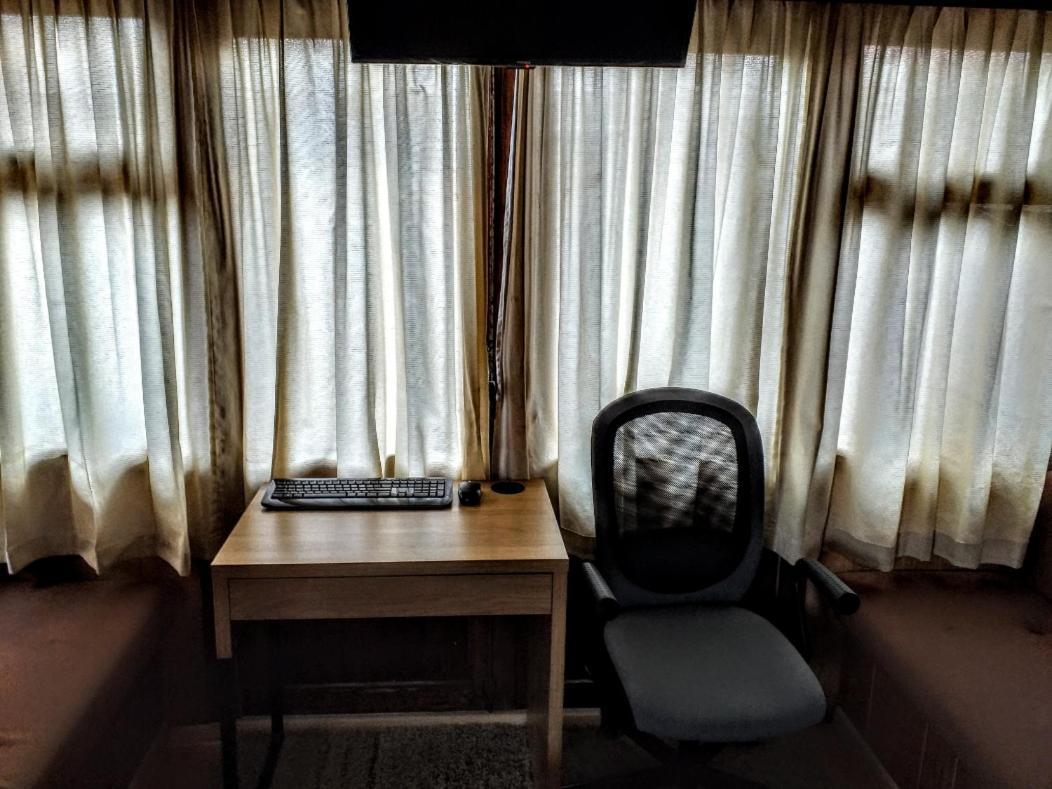 Two Rooms Rustic House - Self Check-In Bukarest Eksteriør billede