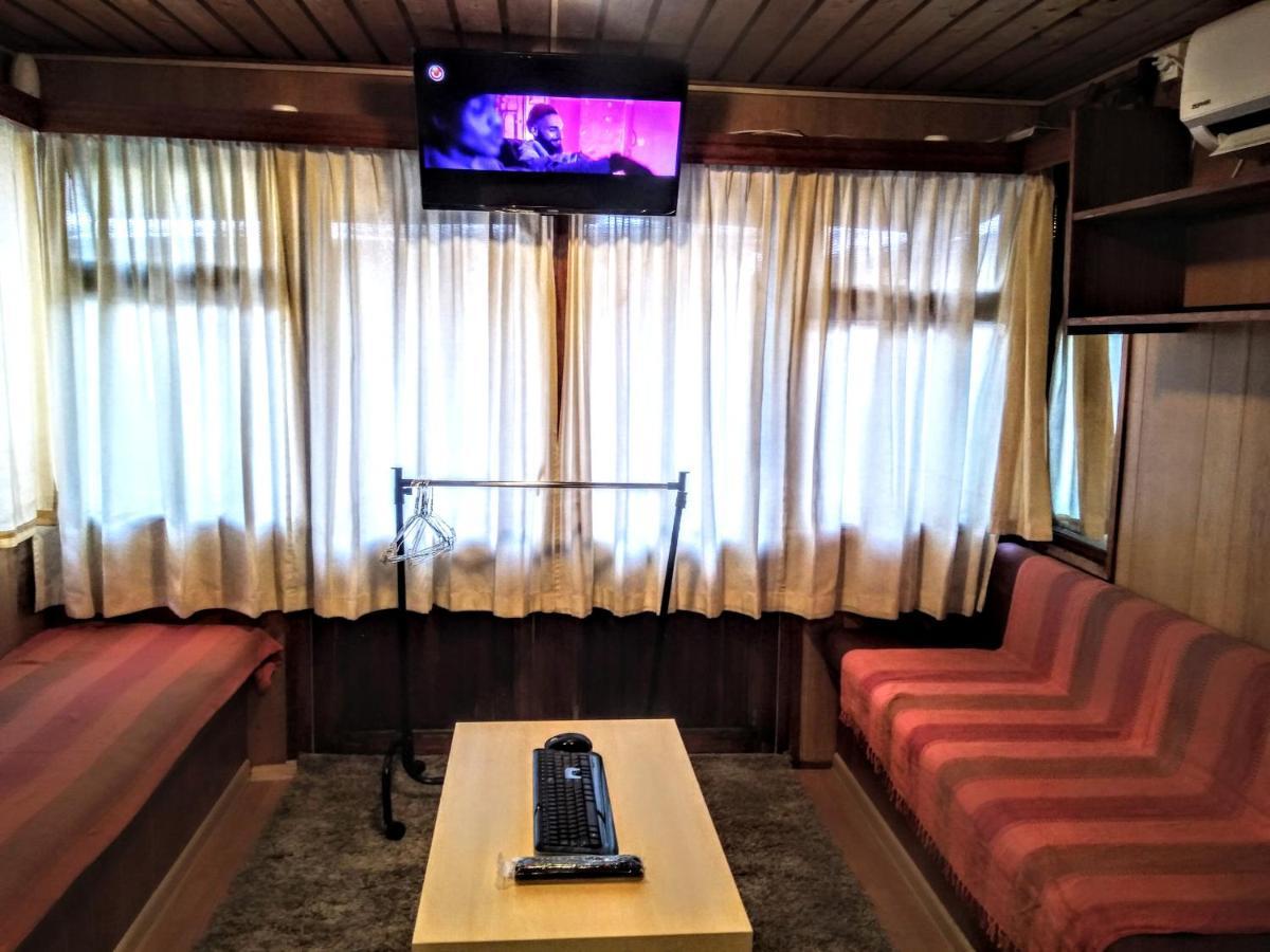 Two Rooms Rustic House - Self Check-In Bukarest Eksteriør billede