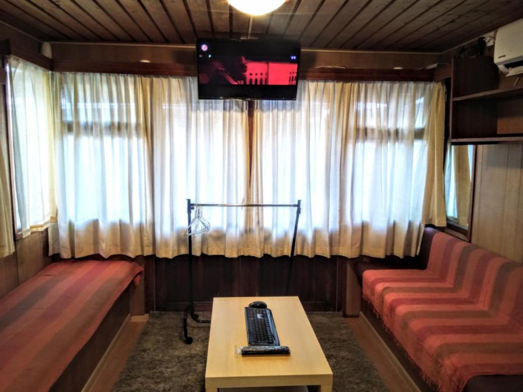 Two Rooms Rustic House - Self Check-In Bukarest Eksteriør billede
