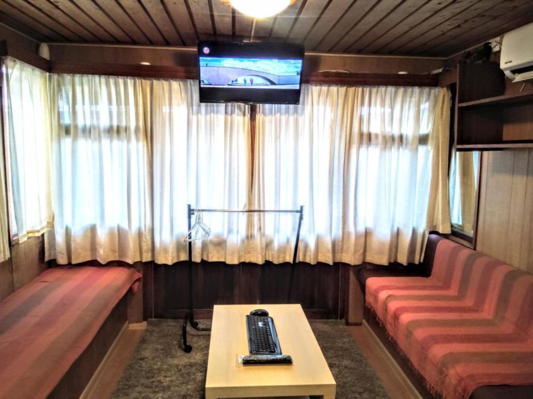 Two Rooms Rustic House - Self Check-In Bukarest Eksteriør billede