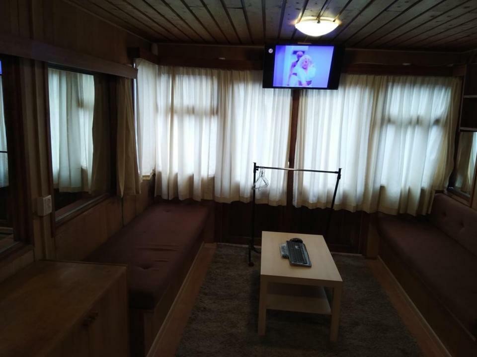 Two Rooms Rustic House - Self Check-In Bukarest Eksteriør billede