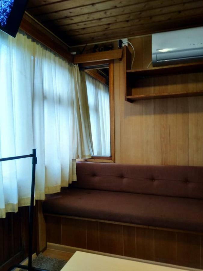 Two Rooms Rustic House - Self Check-In Bukarest Eksteriør billede