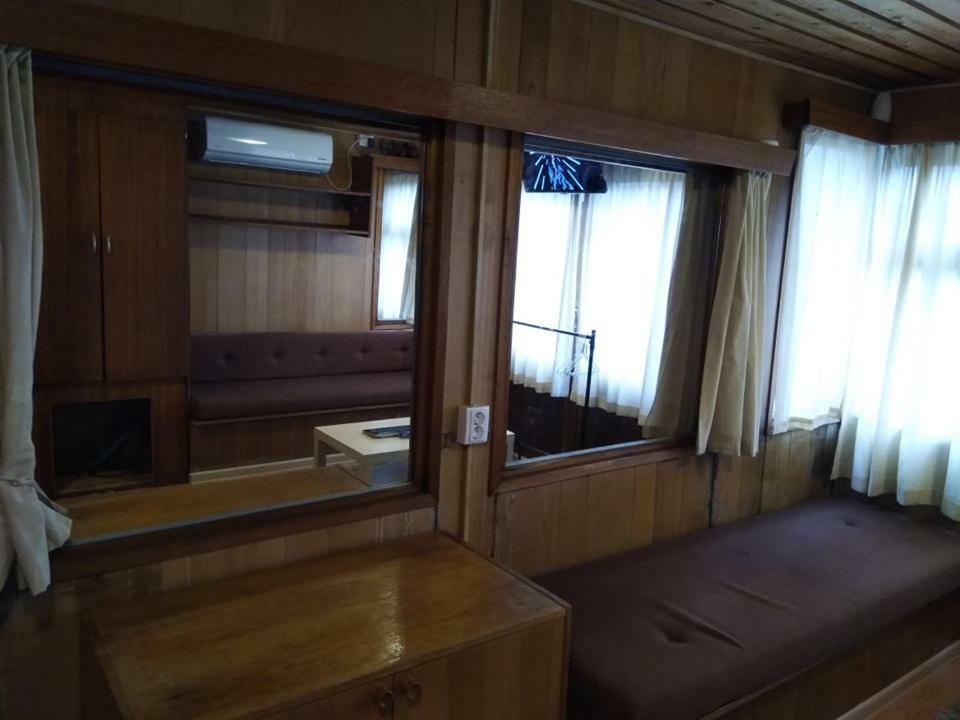 Two Rooms Rustic House - Self Check-In Bukarest Eksteriør billede